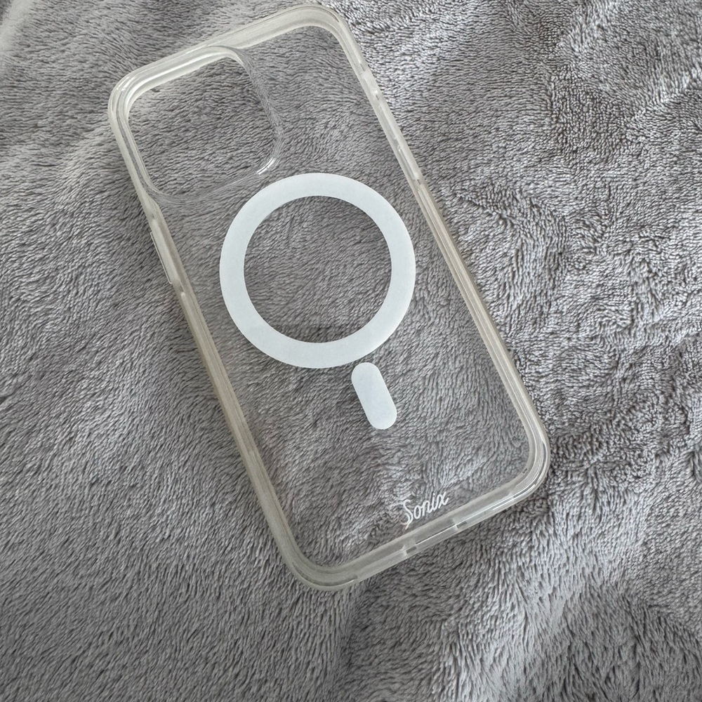 iPhone 15 pro max - clear sonix case